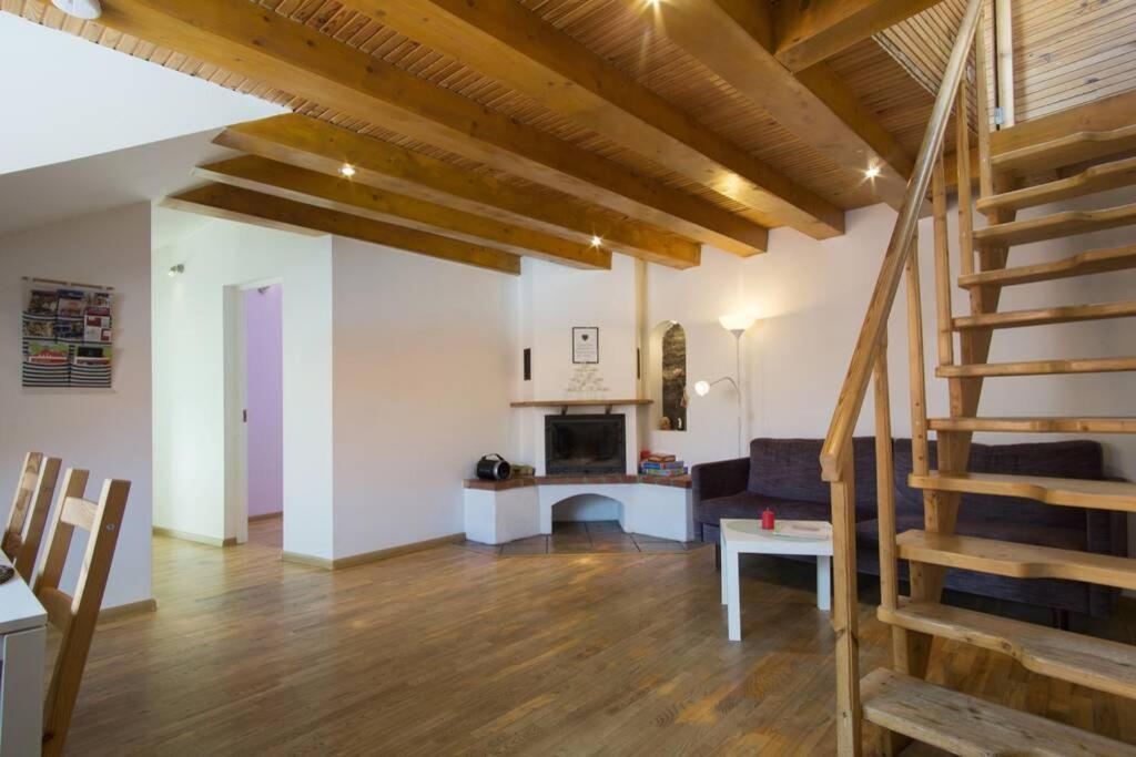 Private Sauna & 4 Bedrooms Old Town Rooftop Apartment *