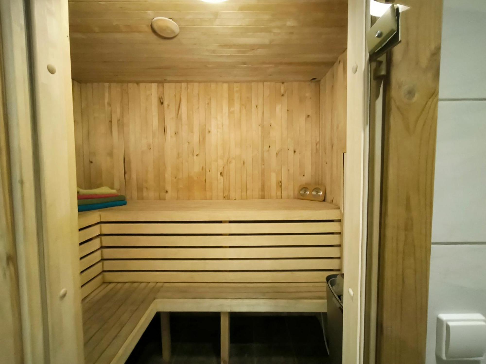Apartment Private Sauna & 4 Bedrooms Old Town Rooftop